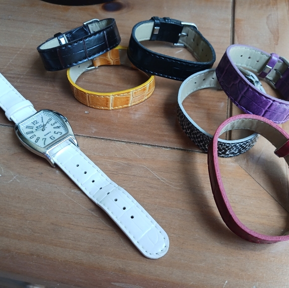 Watches - Picture 4 of 4